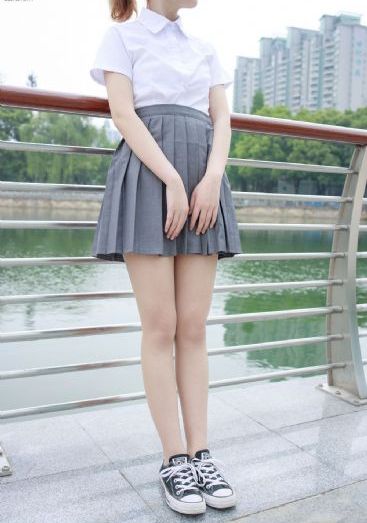 年轻漂亮的女邻居4_国产剧视频大全